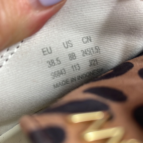 Stuart Weitzman Sammy Low Top Sneaker Cheetah Suede NWT US Size 8 - Picture 11 of 11